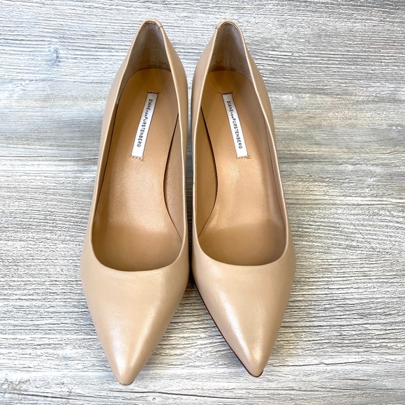 Diane Von Furstenberg Shoes - DIANE VON FURSTENBERG Pointed Toe Nude Heels 9.5